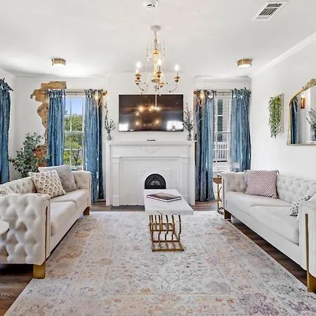 Madeleine Suite C Beach! Fire Pit! Downtown